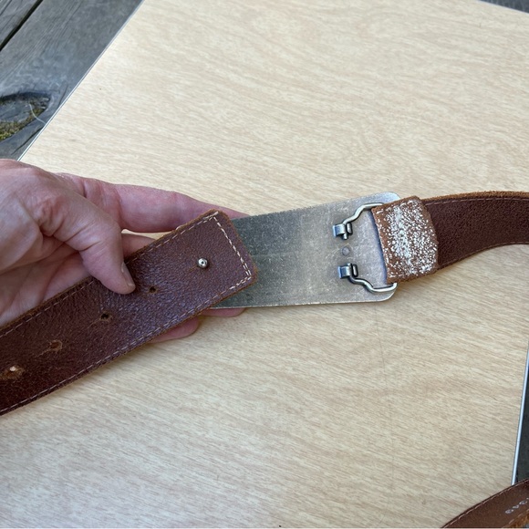 Le Chateau Brown Leather Shabby Distressed Belt With Silver Tone Buckle Sz S - Picture 14 of 16
